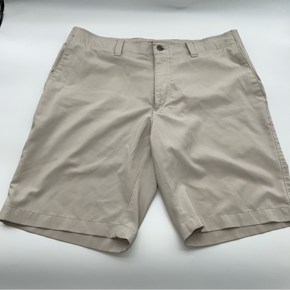 Callaway Men's Beige Flat Front Golf Athletic Shorts-Size 34 in